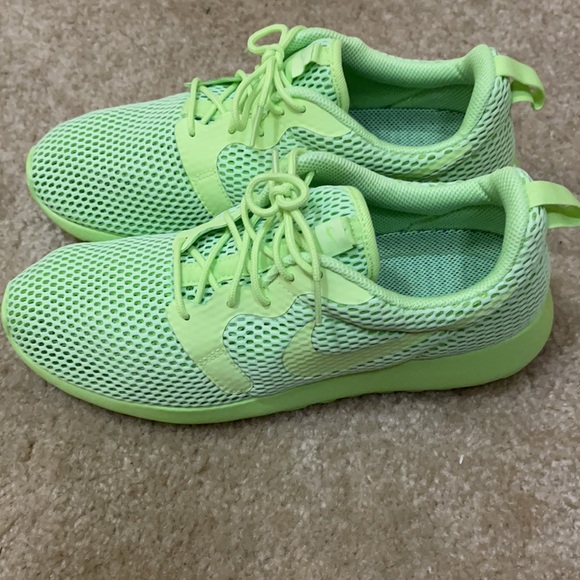 Nike Roshe One Hyper Breathe Sneakers Size 10 Color Green - Picture 2 of 10